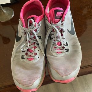 Women’s Nike Tennis Shoes